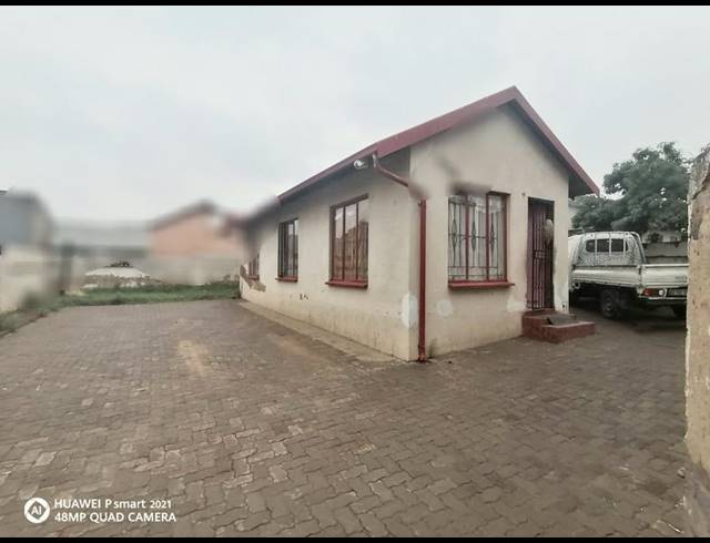 3 BEDROOM HOUSE FOR SALE IN CLAYVILLE